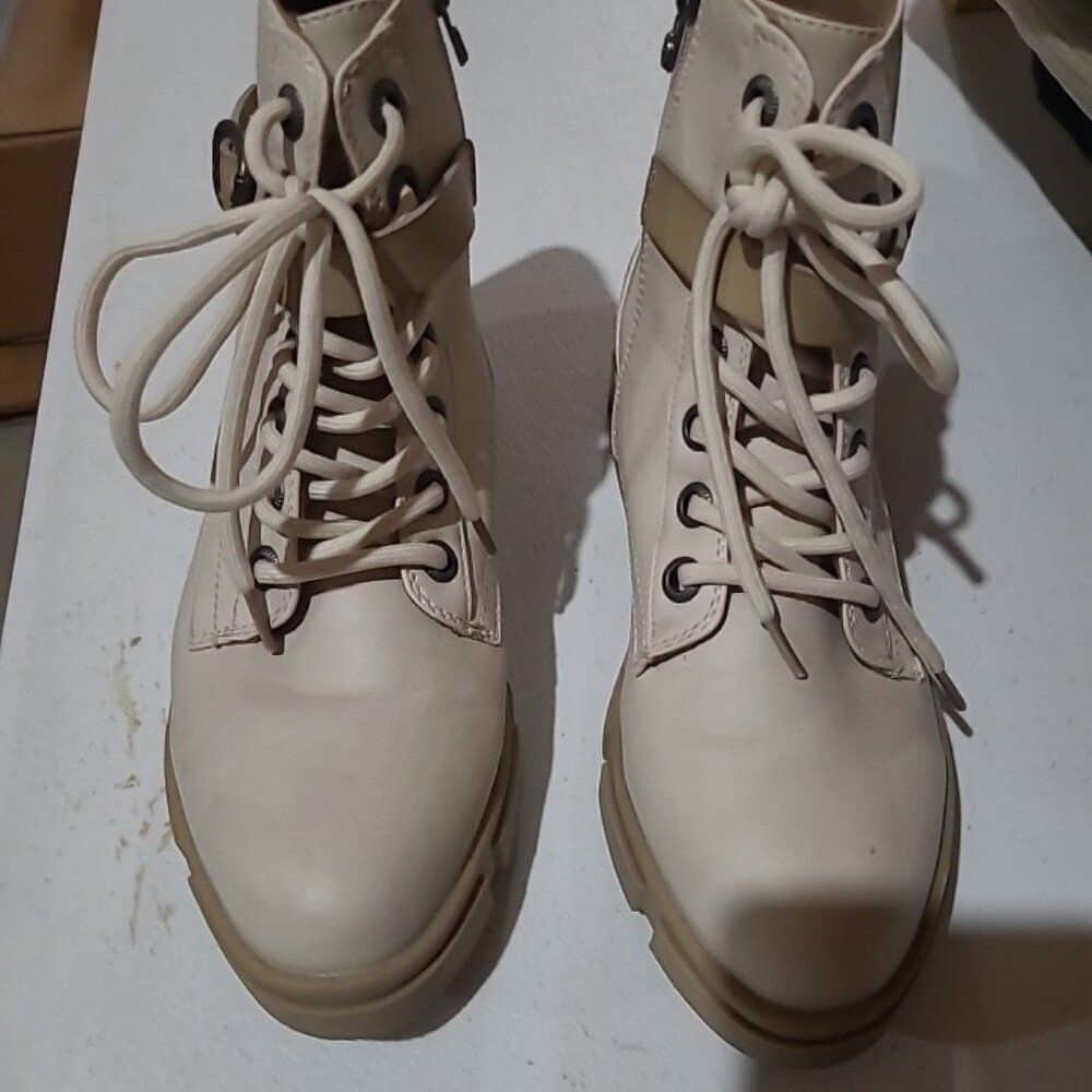 Blowfish Boots Women 7.5 Combat Tan Lace Up Casual Comfort Ankle Top Block Heels